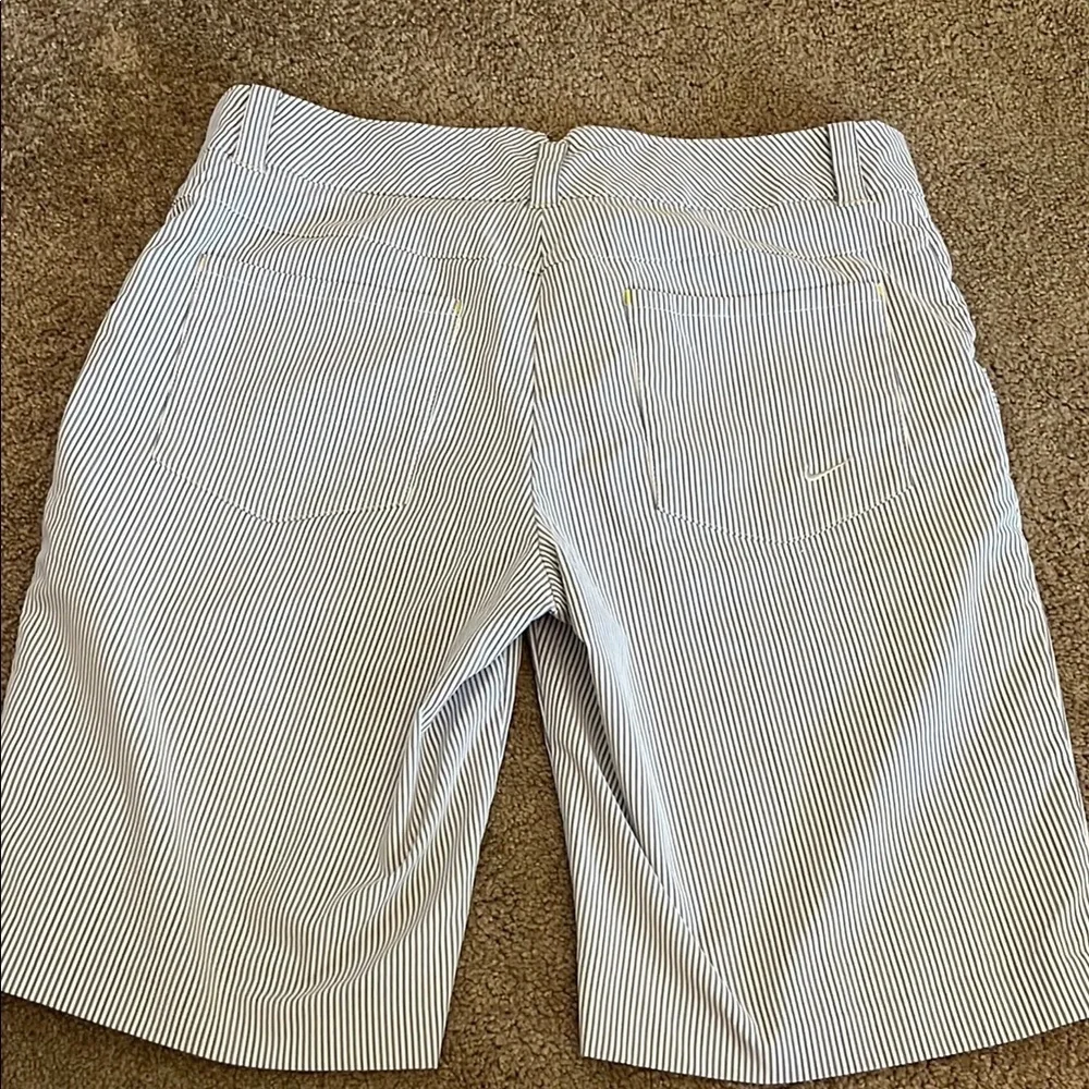 Women’s size 6 striped Nike golf shorts